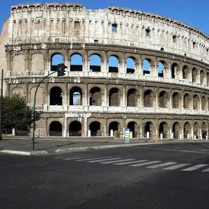Londra capitale mondiale dei selfie. Ma il Colosseo &egrave; lo sfondo preferito