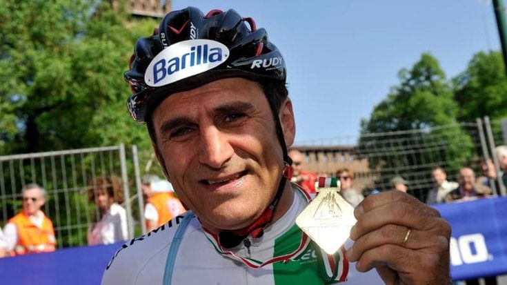 Alex Zanardi, gli ultimi giorni: le uscite in carrozzina, la compagnia della moglie Daniela