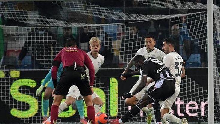 Fischi per gli arbitri, la giornata post Natale tra errori e veleno. E regole da interpretare