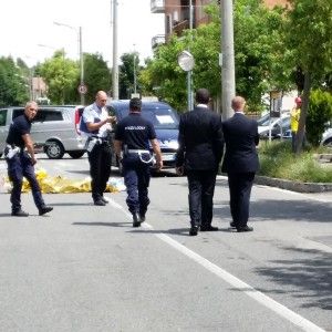 Travolta da un'auto mentre va a comprare il giornale