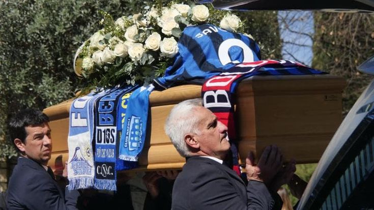 Una sciarpa rossoblù per l’addio a Beppe Savoldi. Il ricordo al Dall’Ara il 12 aprile