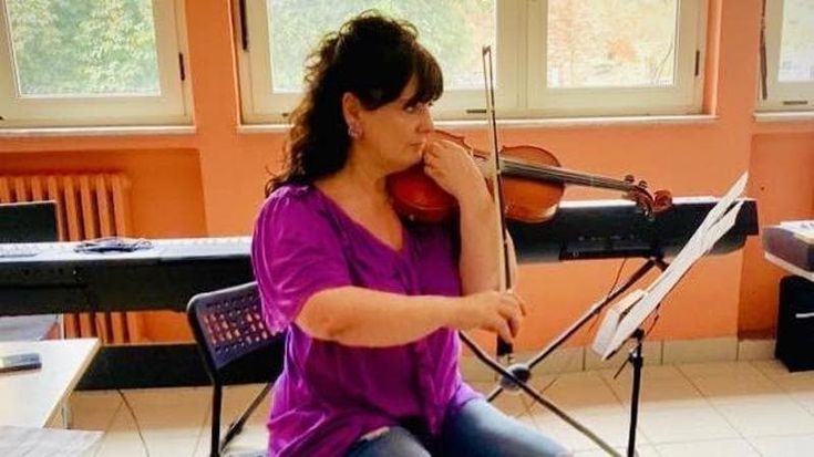 Testoni devastate dai vandali. “Quella scuola è un presidio in Bolognina. Non lasciamola sola”