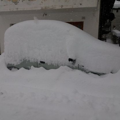 Prali, il paese sotto un metro di neve