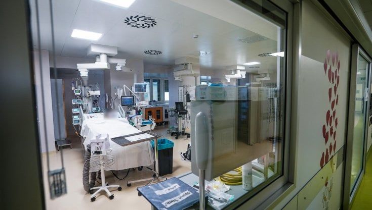 Nuova epatite, l'ipotesi di uno studio inglese: "Nei bambini meno anticorpi contro gli adenovirus a causa di mascherine e lockdown"