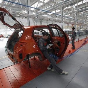 Istat, a marzo l'industria consolida la ripresa: fatturato in crescita