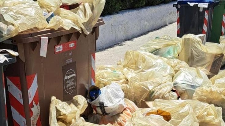 Rifiuti abbandonati, a Bari scattano le prime multe da mille euro ai gestori di cinque locali