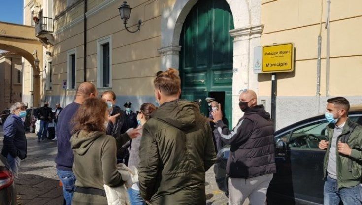 Covid, commercianti in piazza ad Avellino: "Sostegni concreti"