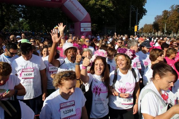 Una marea rosa invade Bologna: in migliaia alla Race for the cure