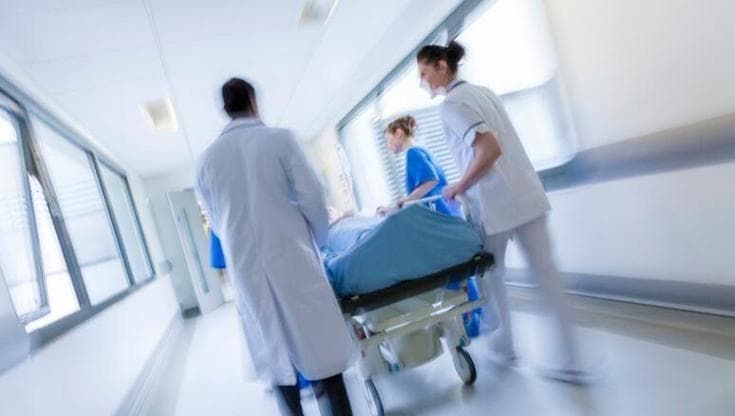 Ogni anno 5mila anziani nel limbo dell’ospedale in Puglia senza posto dove andare
