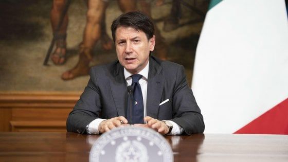 Coronavirus, la pm che ha sentito Conte e ministri su mancate zone rosse: "Piena collaborazione, mai detto responsabilità del governo"