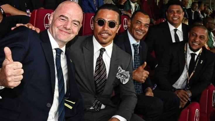 Salt Bae e l'amico Infantino: ecco perché il re della bistecca dorata era in campo a festeggiare con l'Argentina