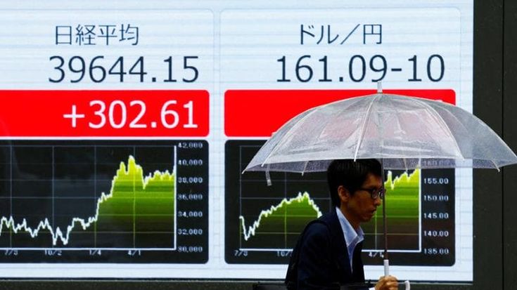 Le Borse di oggi, 4 luglio. I listini chiudono in rialzo, bene Londra nel giorno del voto. Verbali Bce: positiva su inflazione ma serve pazienza