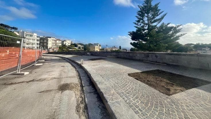 Napoli, nuovo marciapiede in via Boccaccio: spazio ai pedoni e meno strisce blu