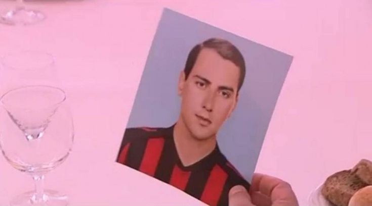 "A 16 anni il mio provino col Milan": ecco la figurina di Berlusconi