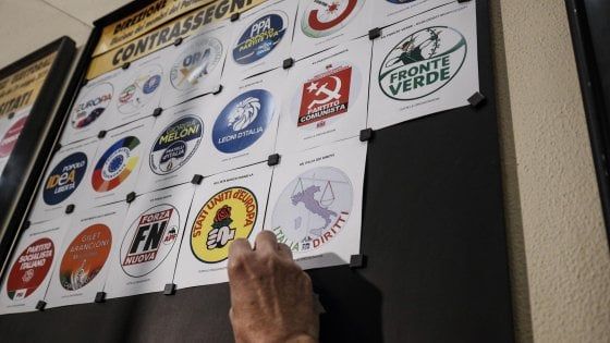 Europee, depositati al Viminale 47 simboli: in calo rispetto a 5 anni fa. Pochi i nomi dei leader nei loghi