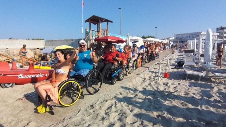 "Tutti al mare", in Salento il lido senza barriere ha regalato un sogno a 300 diversamente abili