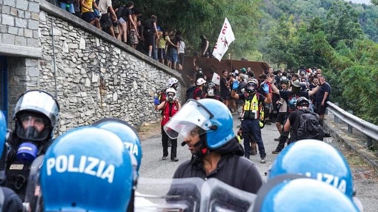 Scontri No Tav, solidarietà di Mattarella agli agenti feriti. Meloni: “Non piegheranno lo Stato”