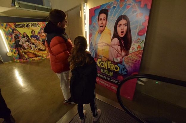 I Me contro te arrivano a Bari: maxi code al cinema 