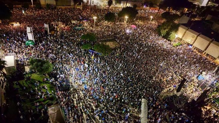 “Cambiare, adesso”. A Tel Aviv la piazza è contro Netanyahu