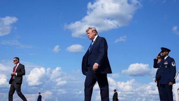 Trump prepara l’attacco e posta la foto di aerei militari, l’Iran: “Vuole la guerra totale”
