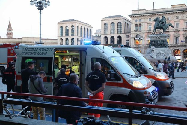 Milano, spruzza spray urticante nel metrò: momenti di paura alla fermata Duomo