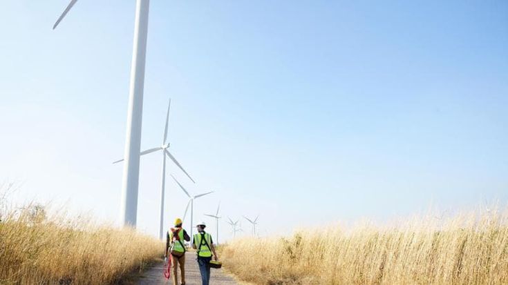 Rinnovabili: investimenti record e prezzi dell’energia in calo, ma è incertezza sul futuro