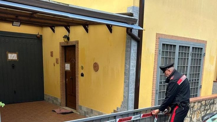 Litiga e accoltella la moglie: “Non dormivo da tre giorni”
