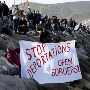 Grecia, arrivati sulle coste turche i primi migranti espulsi
