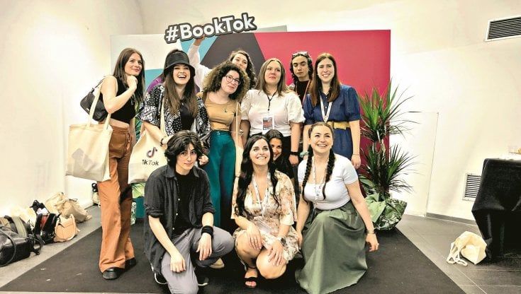 BookTok: influencer, consigliami un libro