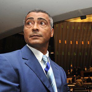 Romario, gol e magie con le mani sui fianchi