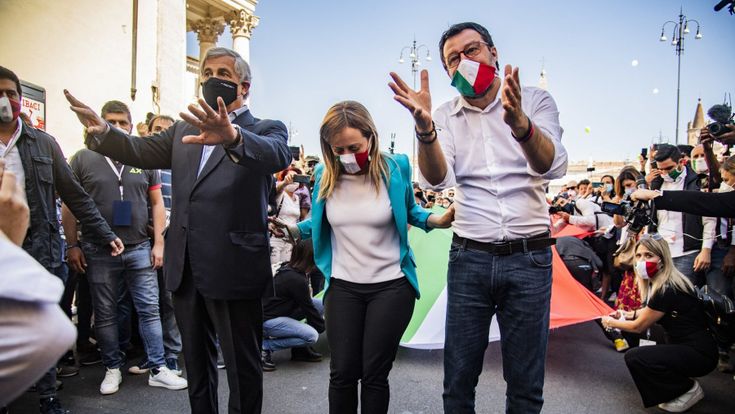 L’imbarazzo di Forza Italia. E Meloni ruba la scena a Salvini
