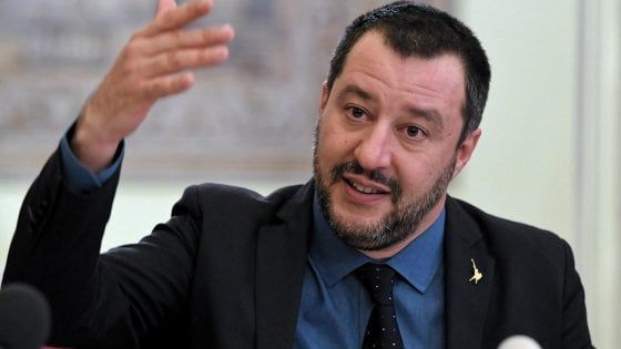 Cori razzisti, Salvini all'attacco: "Il Napoli fa male se si ferma"