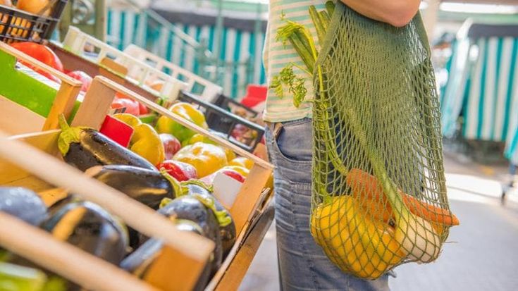 Spreco alimentare, in Italia 4,2 miliardi di pasti l’anno finiscono nella spazzatura