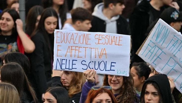 Educazione affettiva a scuola, il Pd: una legge per garantirla