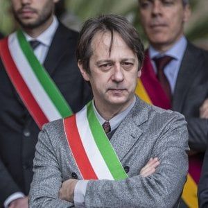 Roma, Raggi diserta Fosse Ardeatine. Opposizioni: "Mai successo, nemmeno con Alemanno". Lei: "Sciacallaggio"