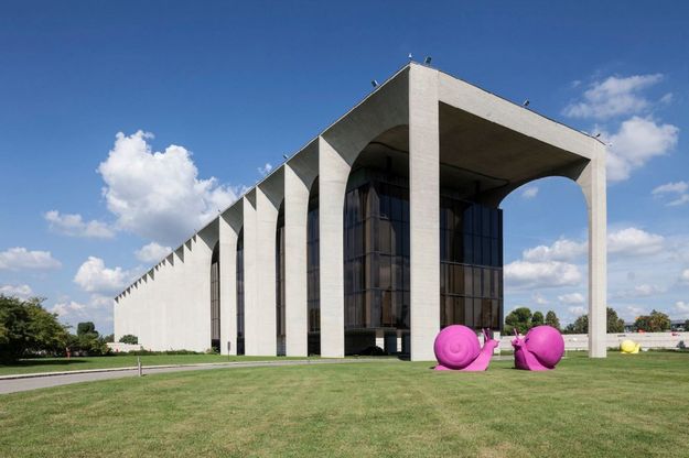 Milano, i giganti colorati di Cracking Art invadono Palazzo Niemeyer