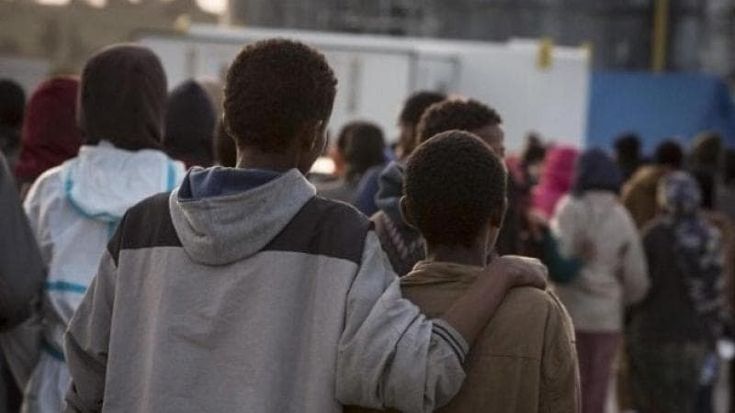 I ventimila ragazzini sbarcati da soli. “Vittime della tratta e lo Stato li ignora”