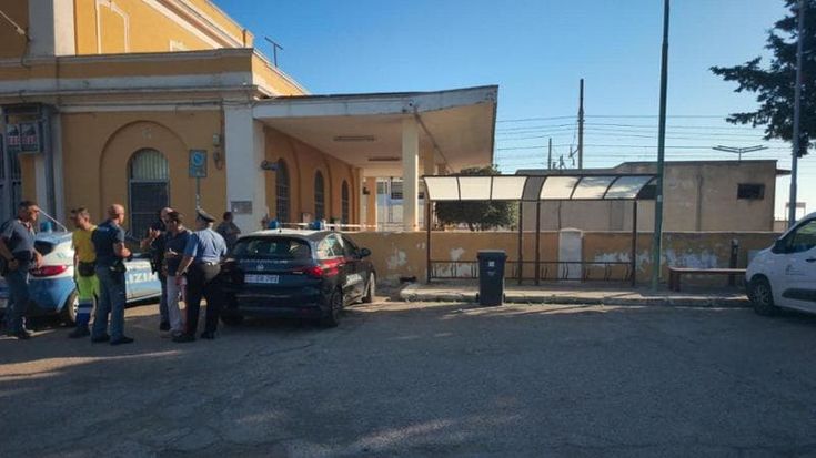 Tragedia sui binari, anziano travolto da un treno: disagi e ritardi sulla tratta Lecce-Bari per ore