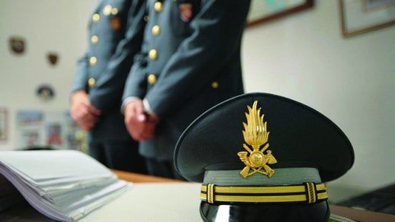 Pirateria informatica, la Finanza nella sede di  Ama: acquisiti documenti 