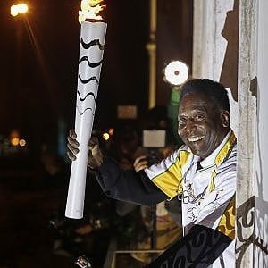 Pelè: "Non sarò l'ultimo tedoforo, non sono in salute"