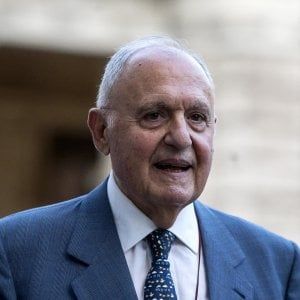 Savona su euro e 'piano B': "Dobbiamo esser pronti a tutto". Incontrerà Draghi