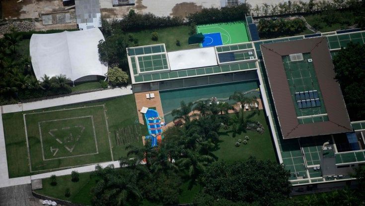 Neymar, il mega-party costa caro: la giustizia brasiliana apre un'inchiesta