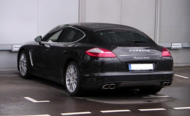 Rimini, rubano una Porsche, <br />i carabinieri la recuperano