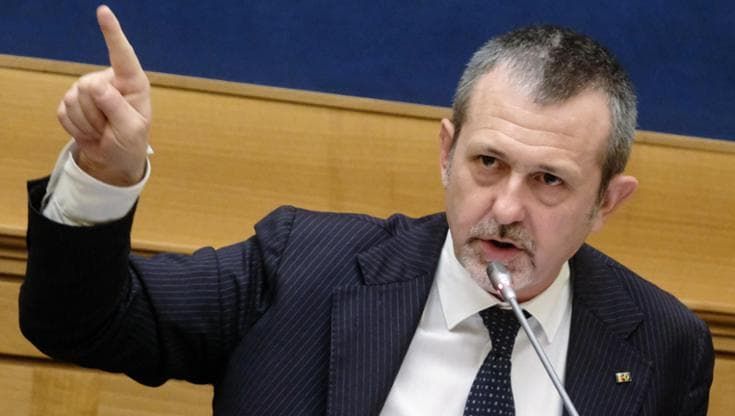 Ischia, una petizione per la revoca della cittadinanza onoraria a Delmastro