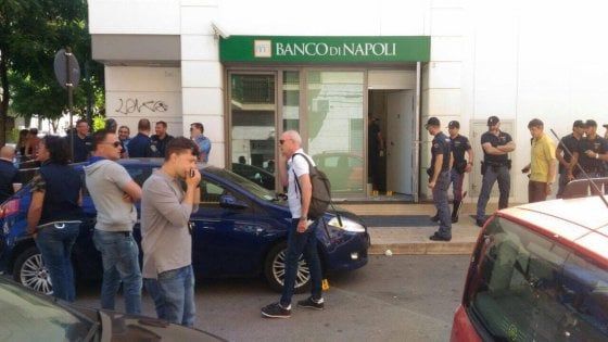 Bari, sparatoria in pieno giorno: fallisce l'assalto al portavalori, forse ferito uno dei rapinatori