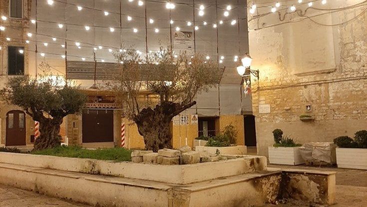 Da piazzetta degli Innamorati a piazzetta dei vandali, a Bari vecchia il declino di largo Albicocca