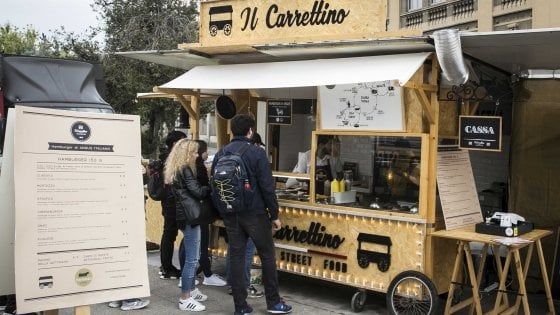 Lo street food in Lombardia raddoppia: 400 rosticcerie e friggitorie da strada. E in Italia il settore vale 19 milioni   