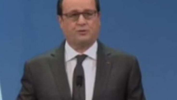 Hollande: "La Francia risponderà al terrore restando la Francia"