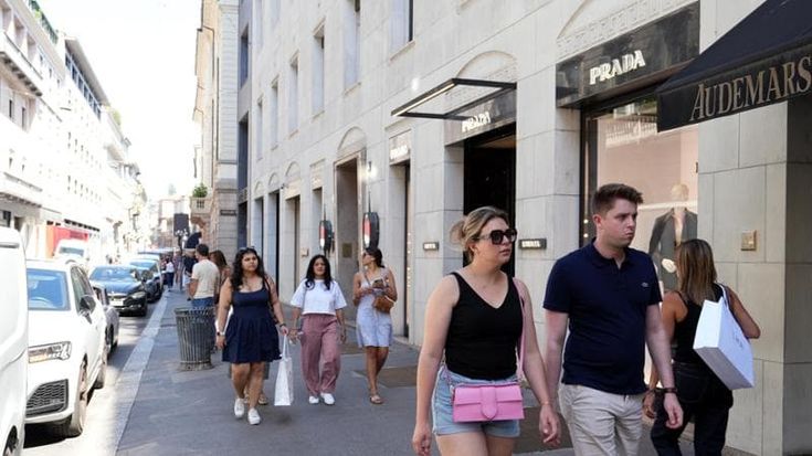 Montenapoleone, slitta la Ztl: il ministero allunga i tempi