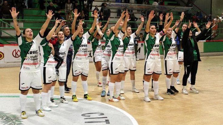 Dopo il furto dei borsoni a Milano, a Bitonto raccolta fondi per le campionesse di calcio a cinque